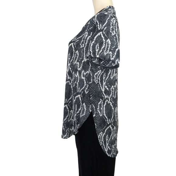 ACROBAT short sleeve snake print side split gray and white top size Small - Picture 6 of 12